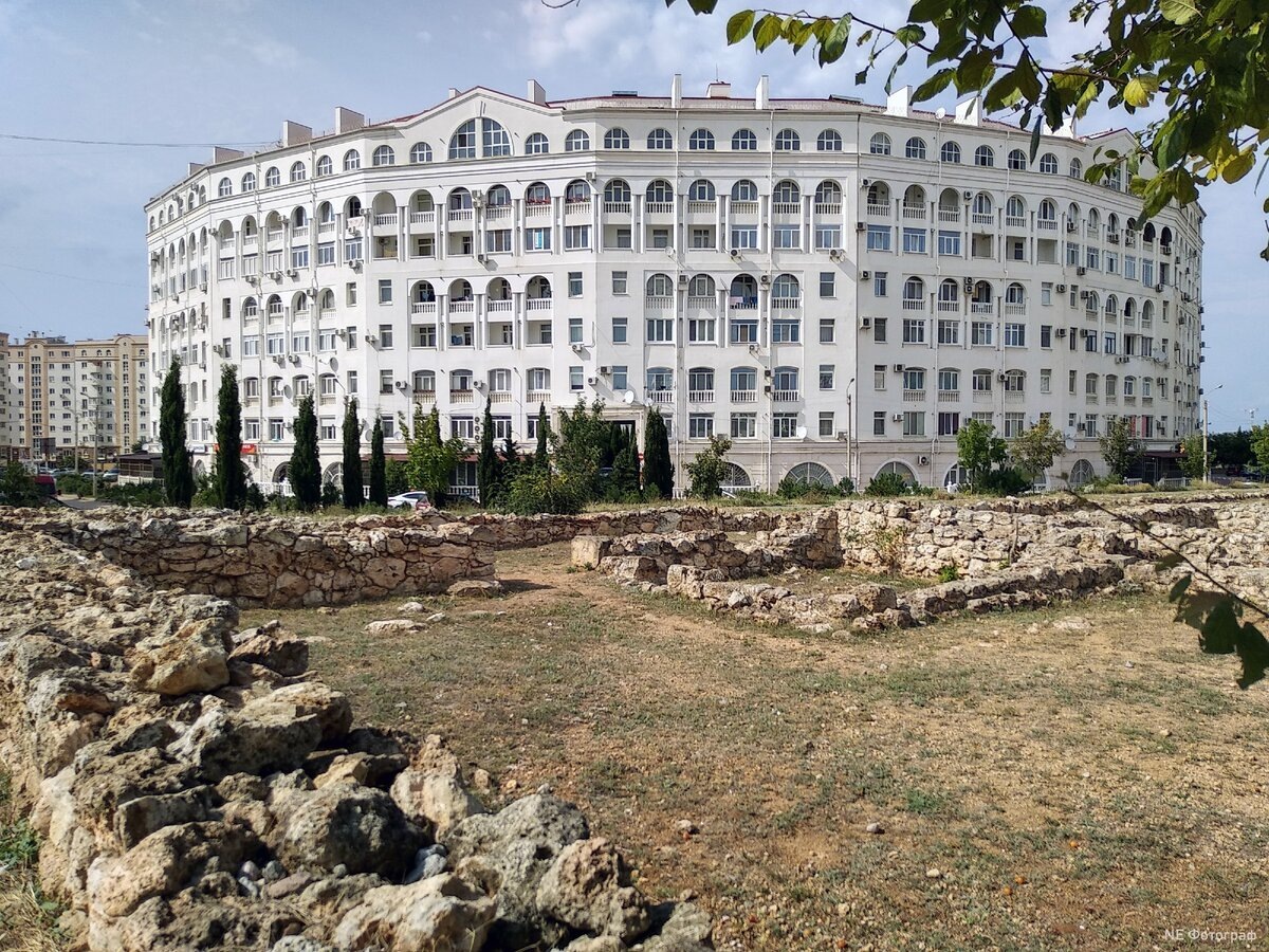 Развалины усадьбы Эвклида на Античном проспекте