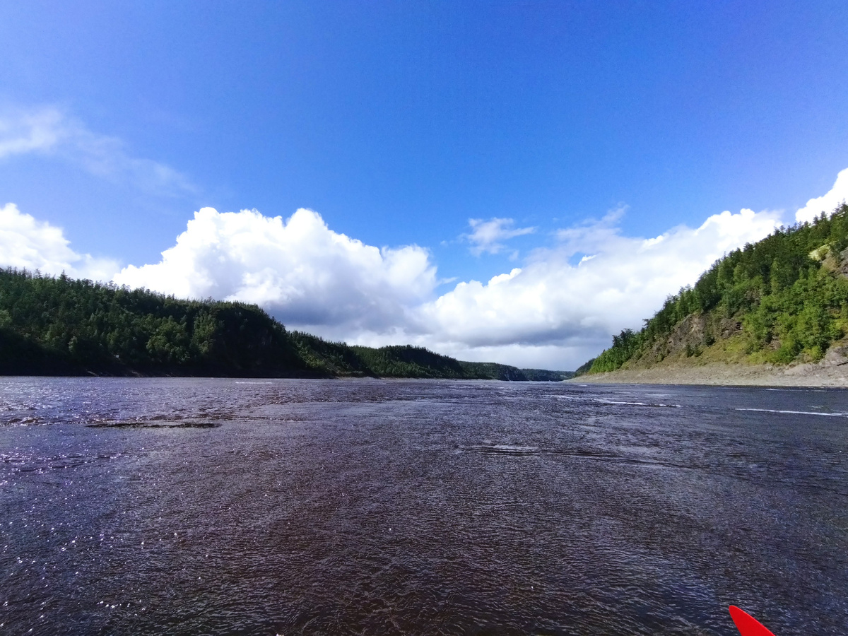 Постепенно подходим к месту, где река стекает со Среднесибирского плоскогорья к Енисею.