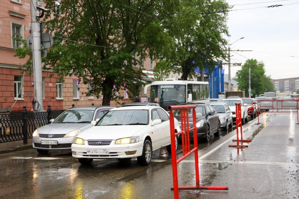    Ремонт трамвайных путей на пл. Октября в Барнауле. Источник: Виталий Барабаш