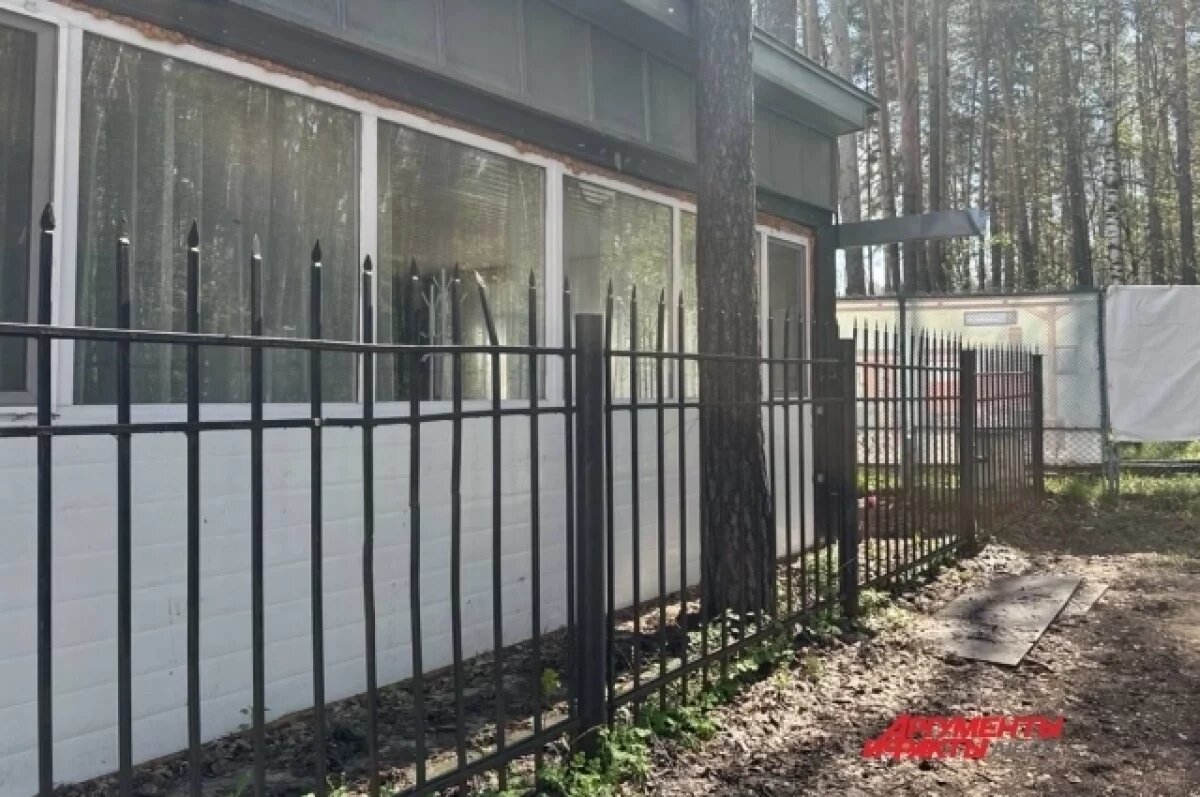    У погибшей на заборе девушки в Перми пропал телефон и джинсовая куртка