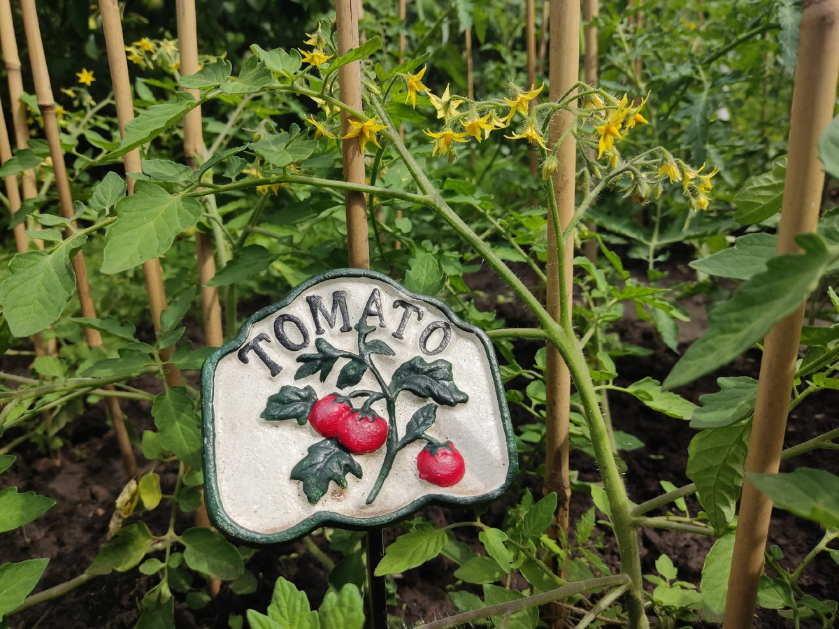 Таблички с барельефом из чугуна