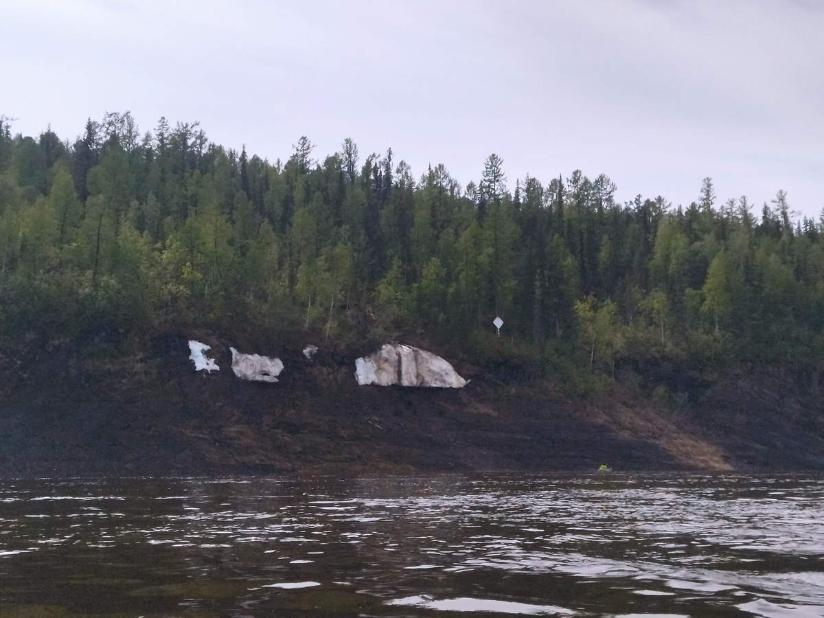 Вода поднималась до этого снега! Это больше 10 метров.