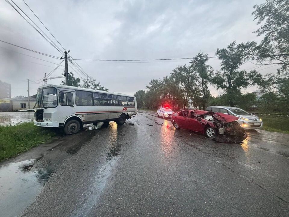    ДТП с автобусом в Бийске. Источник: прокуратура Алтайского края