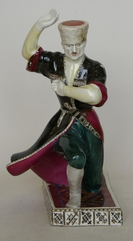 Скульптура "Танцующий горец". 1930-е. Высота 24,7 см. Роспись, позолота. Федеральное государственное бюджетное учреждение культуры "Государственный Эрмитаж"