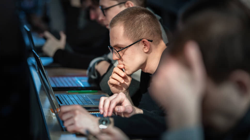 В 2025 году планируется прием более 100 студентов на два направления бакалавриата: «Технологии программирования» и «Программная инженерия».📷Фото: Александр Баранов / Коммерсантъ