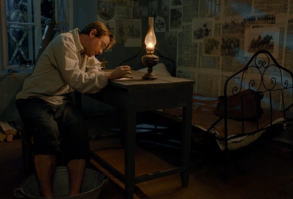 Кадр из фильма "Почтарь".