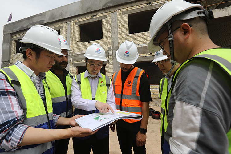    PowerChina — энергетическая строительная корпорация. Она занимает 14-ю позицию в рейтинге 100 крупнейших китайских транснациональных корпораций и 7-е место среди 250 крупнейших мировых подрядчиков.   
Фото: © unreguser / XinHua / www.globallookpress.com