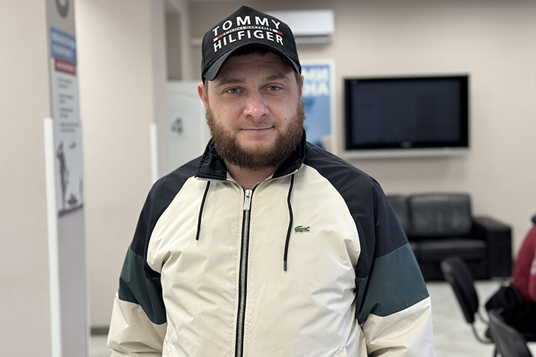    Эдуард: «У меня вся семья — военные: дед, отец, дяди и я. Про нас даже есть книга в музее танкового училища».   
Фото: «БИЗНЕС Online»