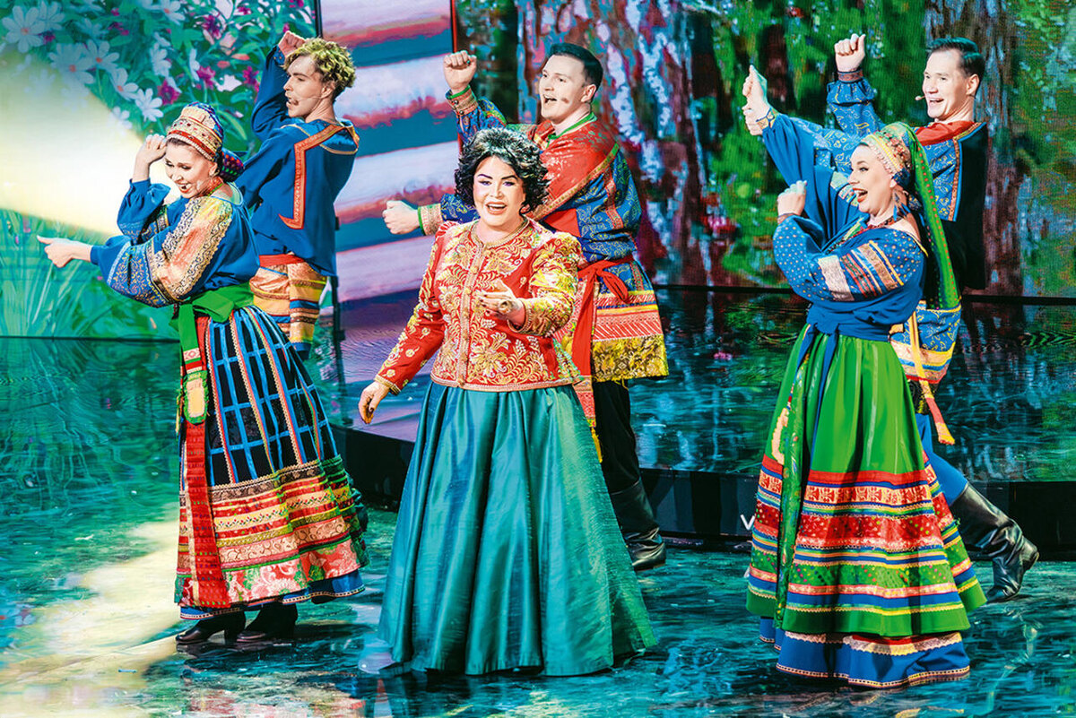    С ансамблем «Русская песня» на своем юбилейном концерте Алексей Никитин