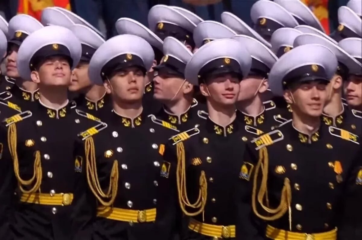    Сын бывшей главы Тулы стал участником парада в Москве