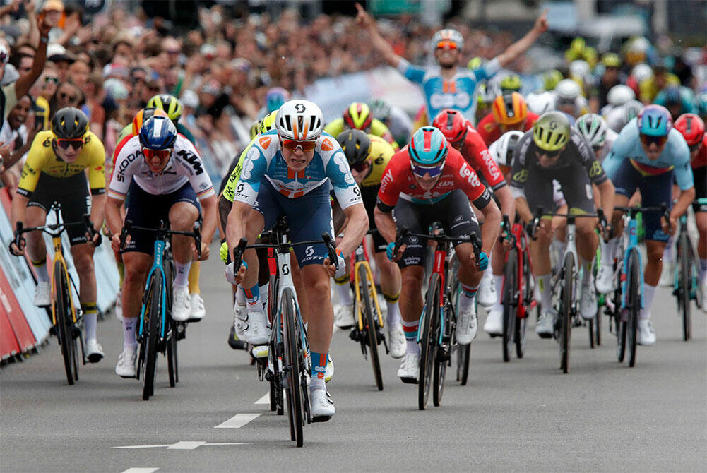 Каспер ван Уден побеждает на гонке в 2024 году