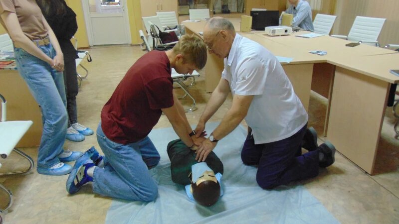    Мастер-класс по оказанию первой помощи при остановке сердца в Центре общественного здоровья Altapress.ru