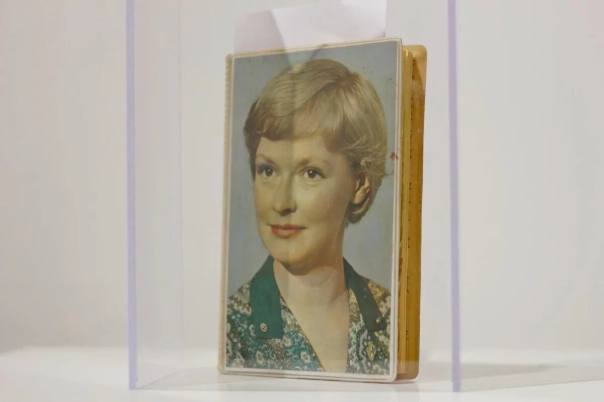    Записная книжка Никулина с портретом Гребешковой.