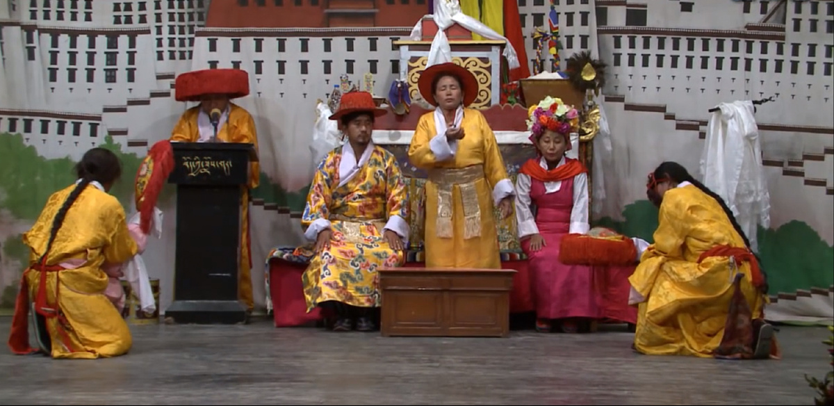 Сцена из спектакля