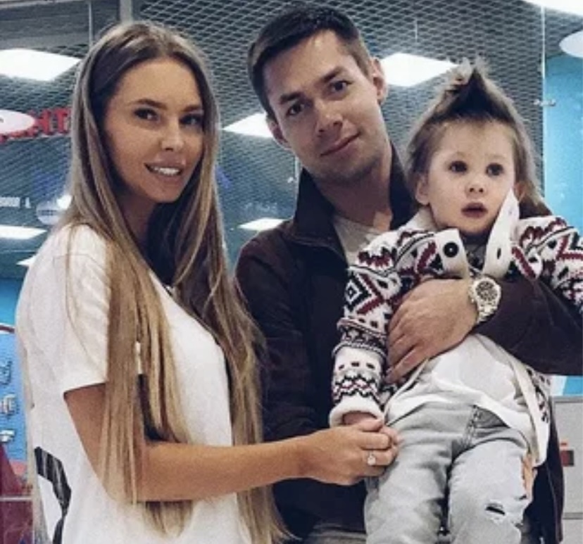 Стас Пьеха с женой и сыном 