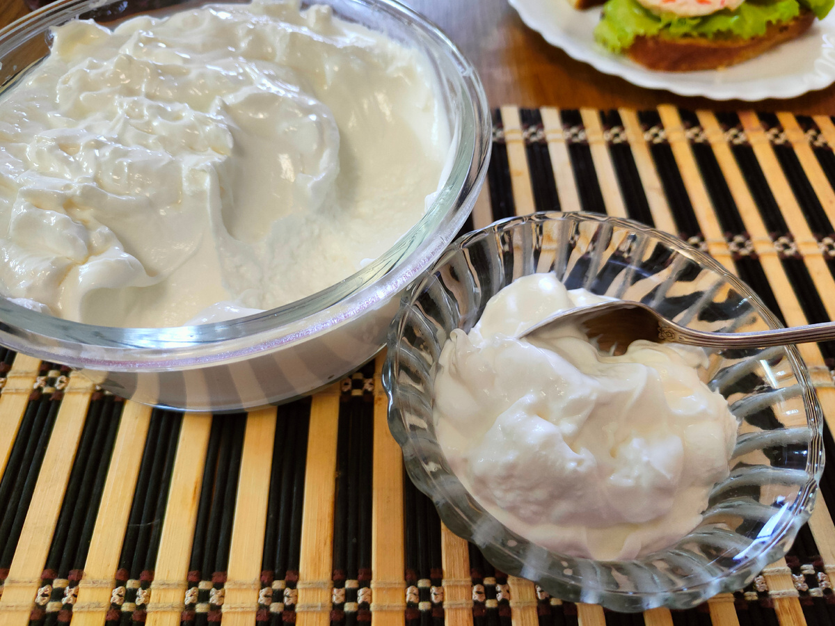 Домашний греческий йогурт - густой и нежный.