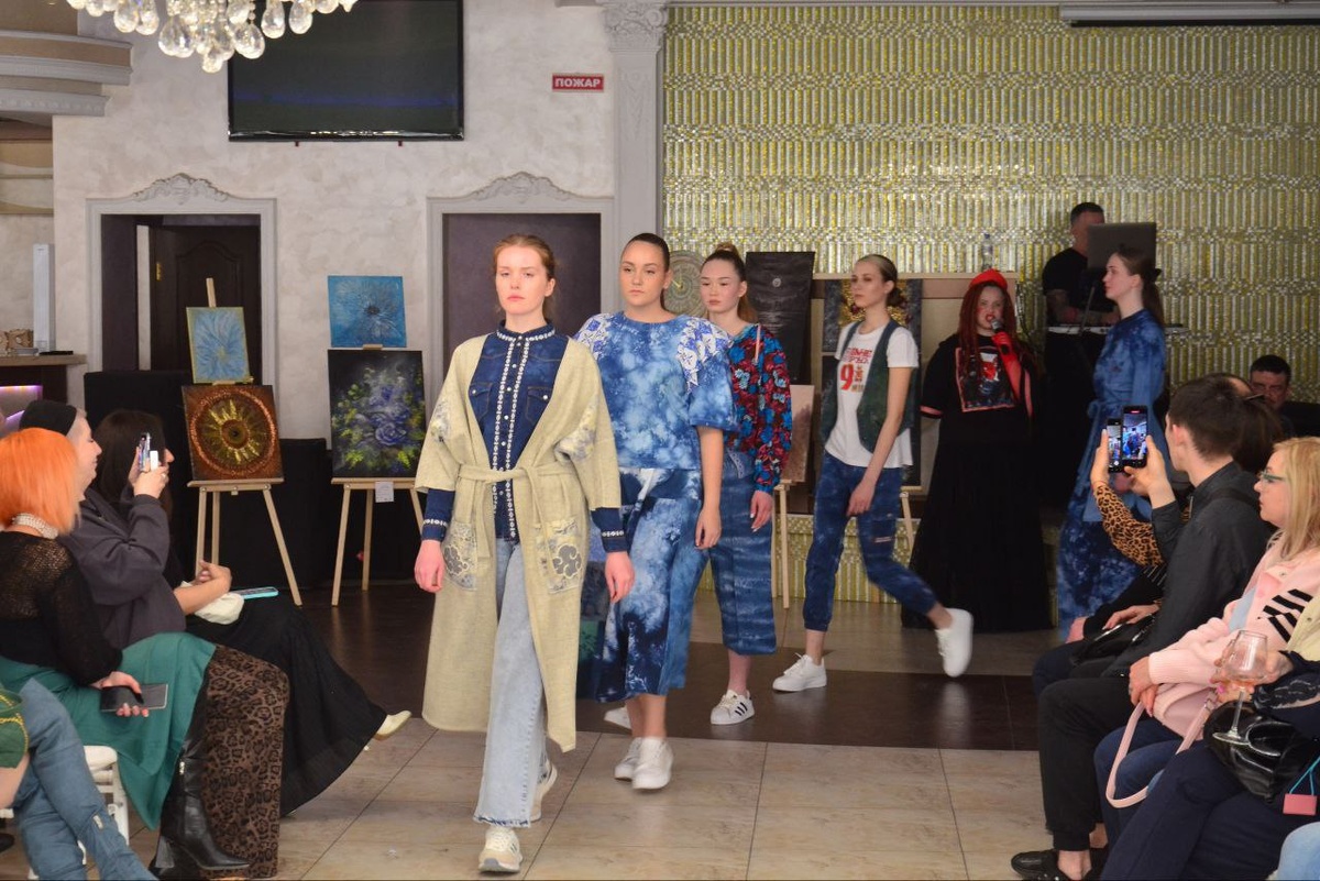 Показ этнической моды // Фото: Александр Кадников