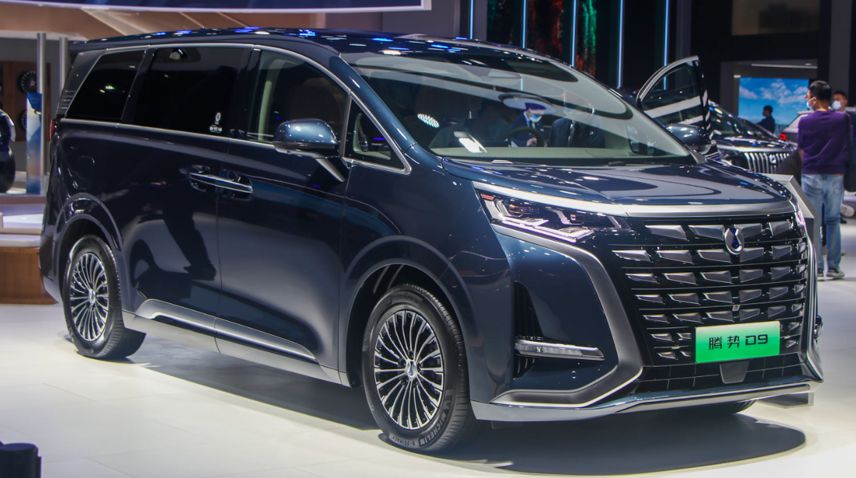 Минивэн Denza d9 - мечта семейного дорогого россиянина!