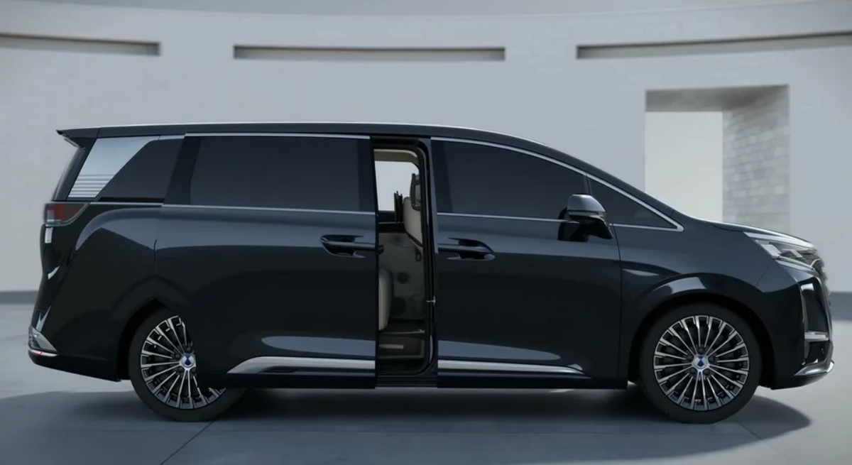 BYD минивэн Denza d9