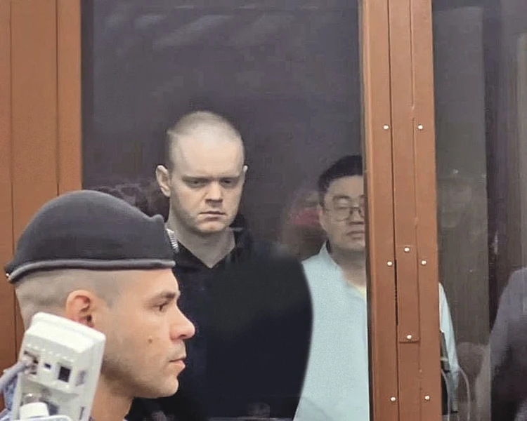 Никита Дубас (в центре) и Александр Ким (справа) своей вины не признали. Фото: Константин Филиппов

Читайте на WWW.KP.RU: https://www.