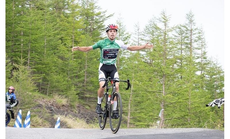 Джованни Карбони — победитель генеральной квалификации 2024 года. На фото 6 этап 2024 года, восхождение и его победа на Фудзи