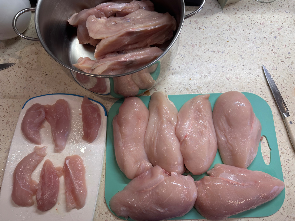 Три куриных грудки на кости