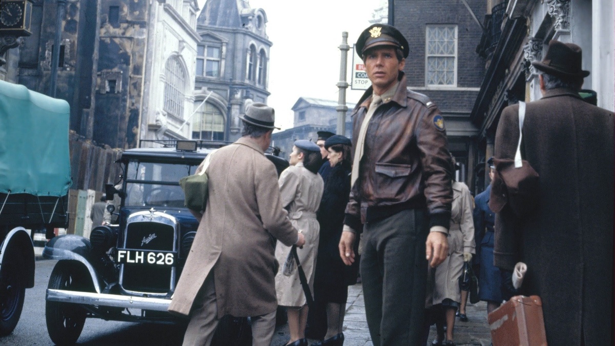 Кадр из фильма "Ганновер-стрит" (1979)