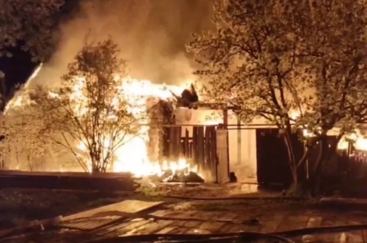    В Удмуртии устанавливают причину пожара, уничтожившего два жилых дома