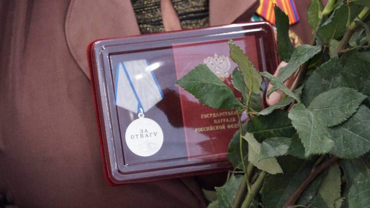    В Бузулуке матери погибшего бойца СВО Даниила Уласика вручили медаль «За отвагу» Белов Михаил Александрович