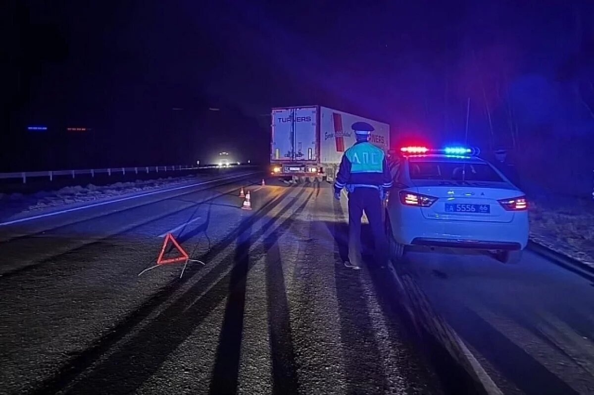    Молодого мужчину насмерть задавил грузовик под Екатеринбургом