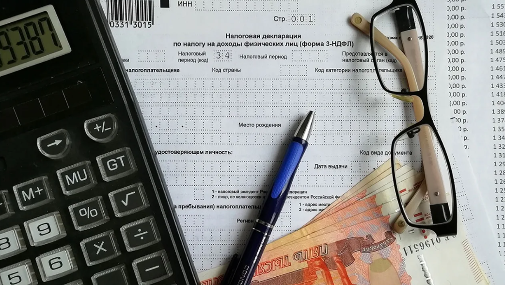 smenikvarti.Для получения вычета нужно быть налоговым резидентом Российской Федерации (то есть находиться в стране не менее 183 календарных дней в течение 12 месяцев подряд) и платить налоги в России.
