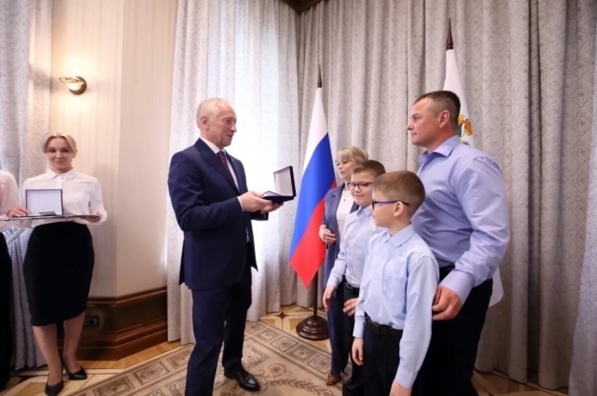    Владимир Мазур наградил многодетные семьи Томской области