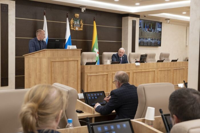    По словам докладчика, отопительный сезон 2024-2025 годов проходил в штатном режиме и завершился 12 мая. Фото: сайт ЕГД