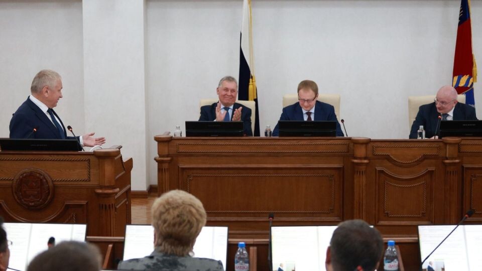    Юрий Шамков (крайний слева) и Андрей Клишас (крайний справа). Источник: Олег Укладов