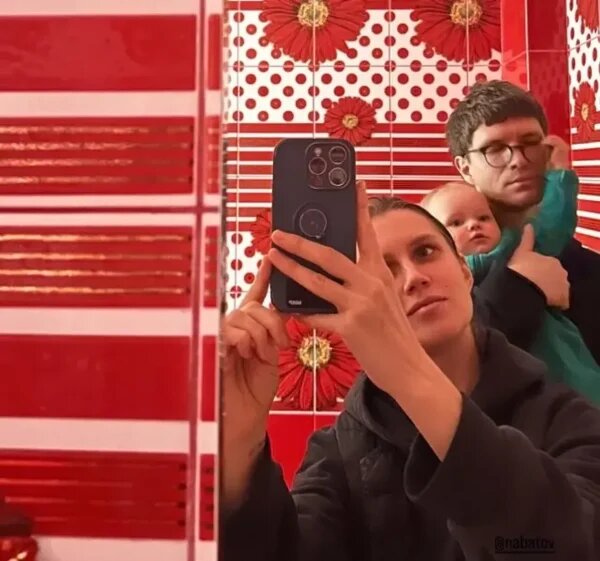    Дарья Мельникова с мужем и дочерью. Фото: Сплетник