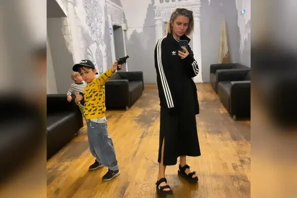    Дарья Мельникова с детьми. Фото: Сплетник