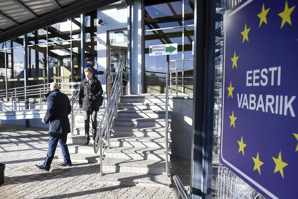Пешеходный пункт пропуска «Нарва-2» на эстонско-российской границе / Сергей Степанов (признан в РФ иностранным агентом)/РИА Новости  