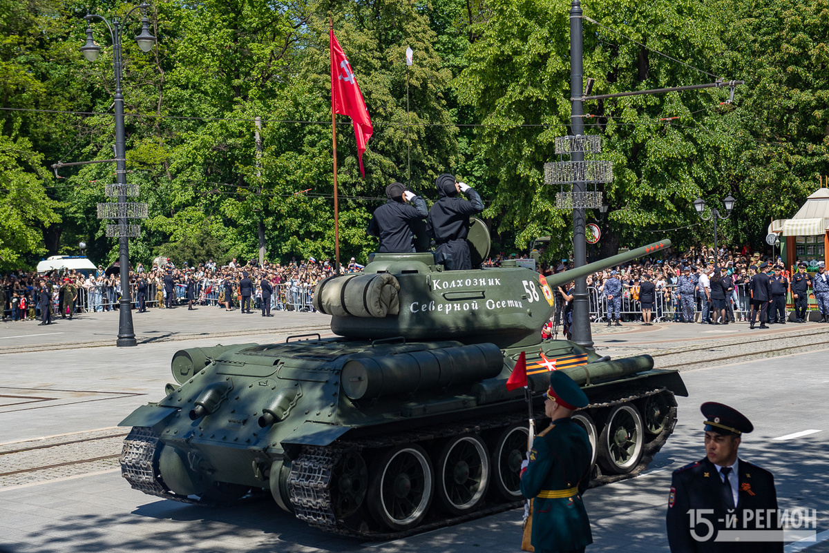 Легендарный танк Т-34 на площади Свободы во Владикавказе. Автор фото: Константин 15-Фарниев