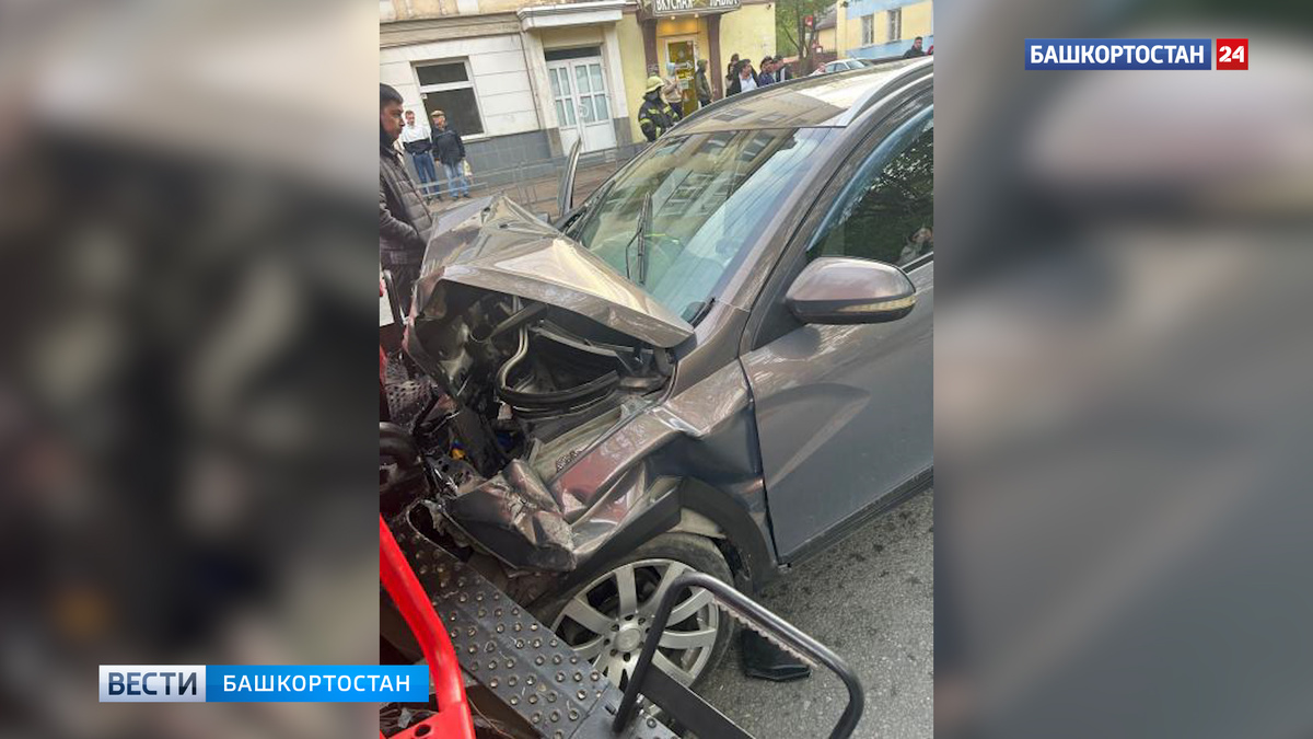    Пьяный уфимец угнал автомобиль и врезался в пожарную машину: пострадали двое детей