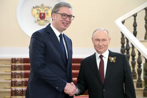 В.В.Путин искренне поблагодарил Вучича за участие в торжествах в Москве - Российская
rg.ru