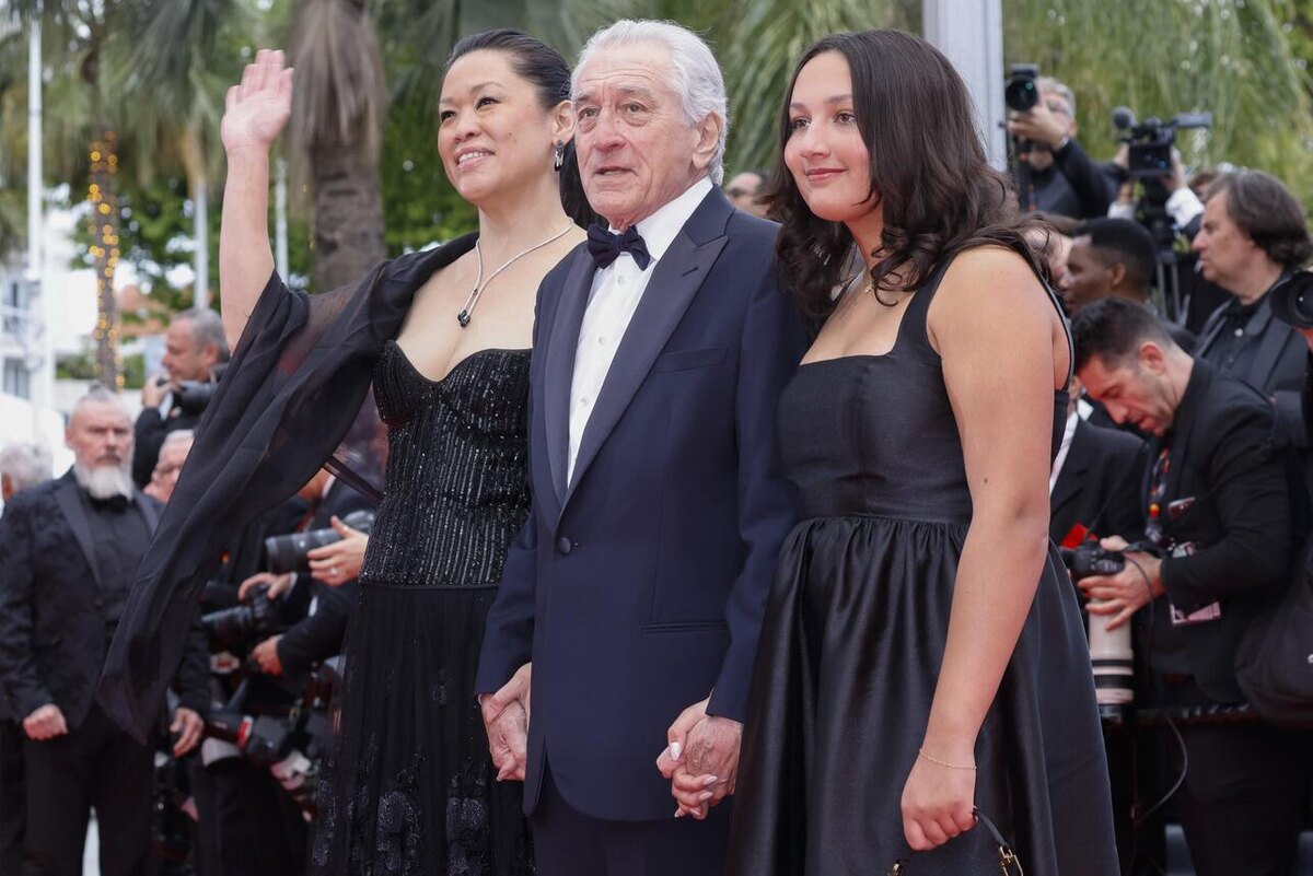    Роберт Де Ниро вывел подругу и дочку на красную дорожку LEGION-MEDIA