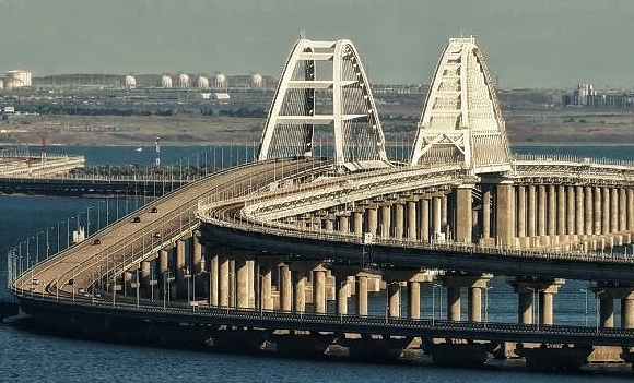 Арки Крымского моста.