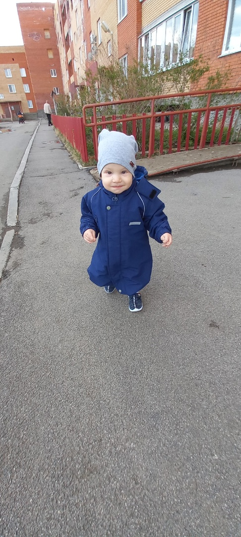 Женечка на прогулке