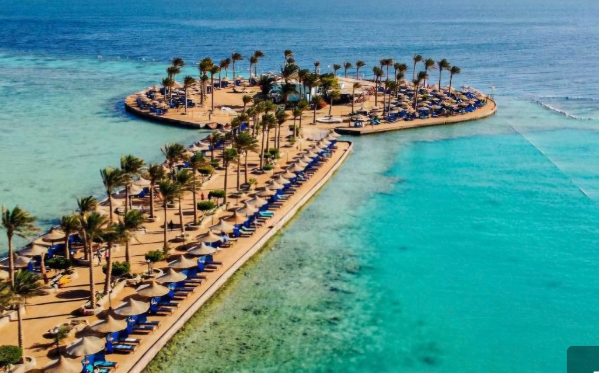 4-звёздочный отель Arabia Azur в Хургаде — комфортный отдых у моря с отличным снорклингом прямо с берега