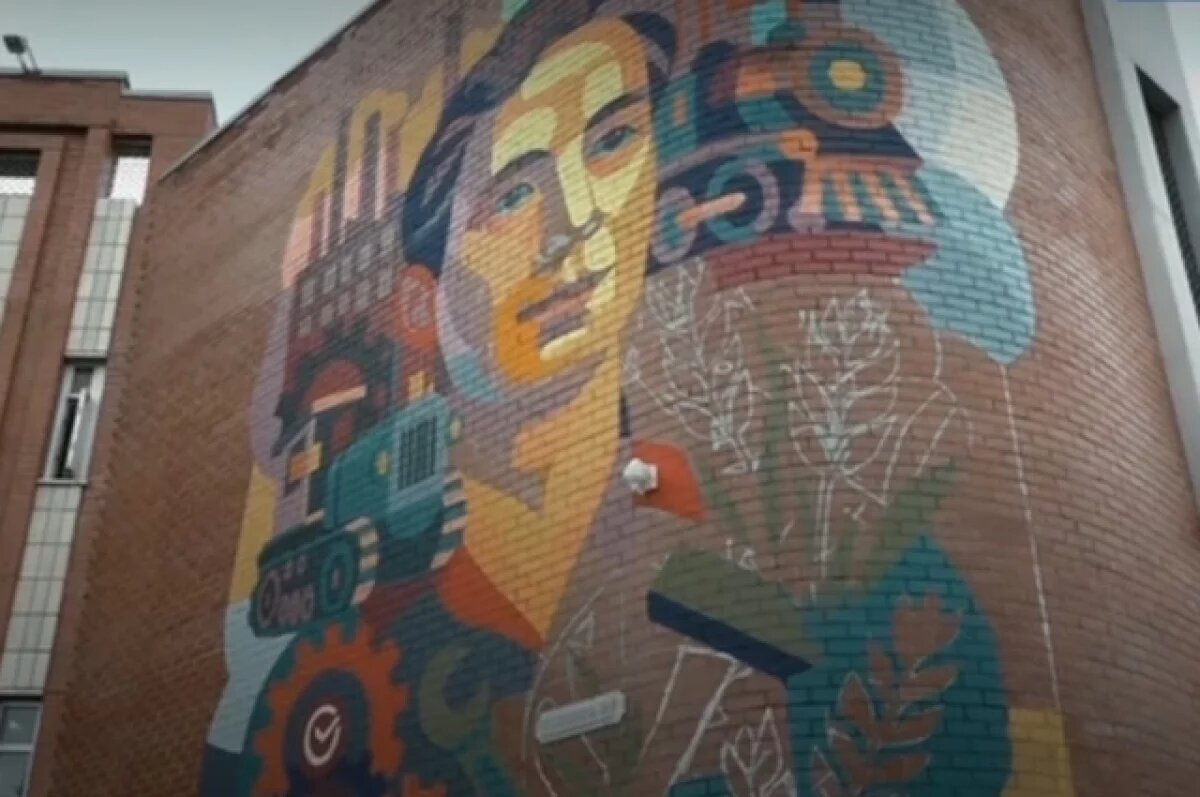    В Рубцовске появился мурал, посвященный трудовому подвигу горожан в войну