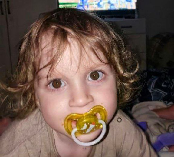 Мам, не упрямься) Мы бросим соски, только чуть попозже. Давай спать!