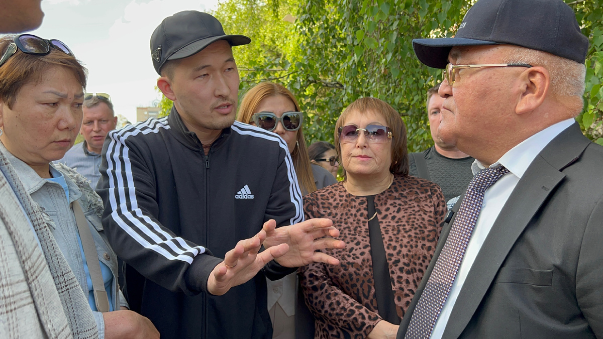 Аким города Уральск - отвечает на вопросы жителей 