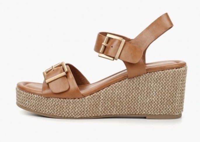 Босоножки на танкетке