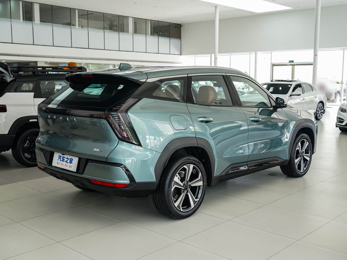 На этапе предпродаж кроссовер предлагали по цене от 106 000 юаней/1,18 млн руб.