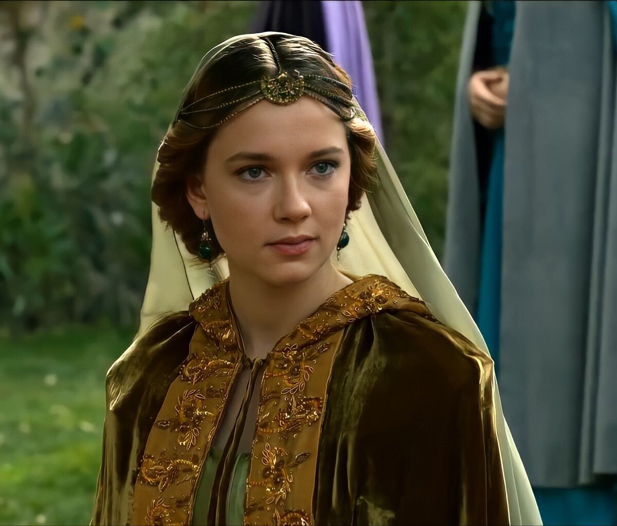 - Разие говорила, что вы должны приехать.